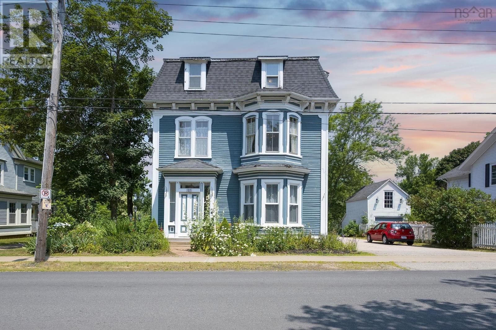 446 St George Street