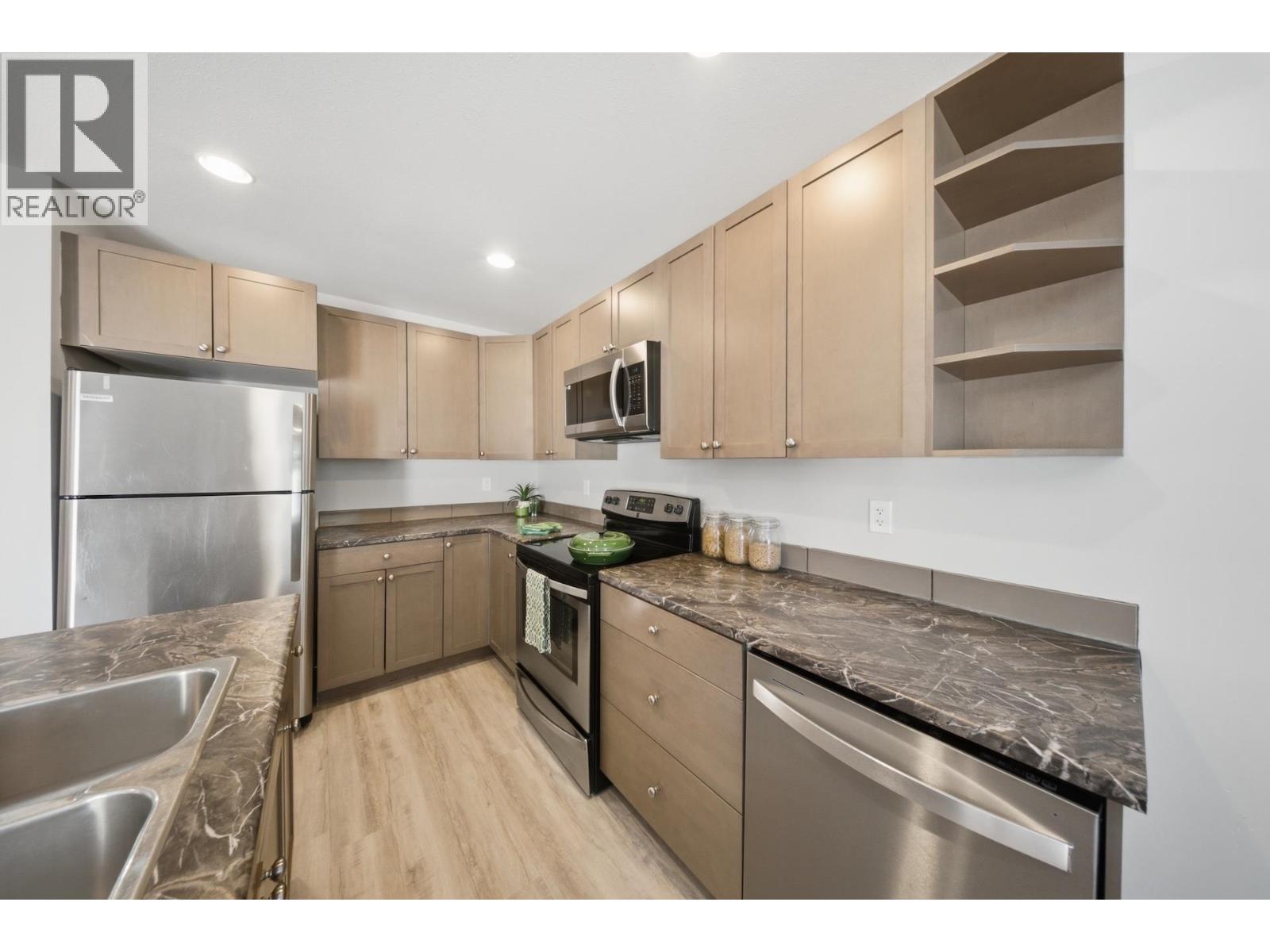 8142 87 AVENUE - Image 12