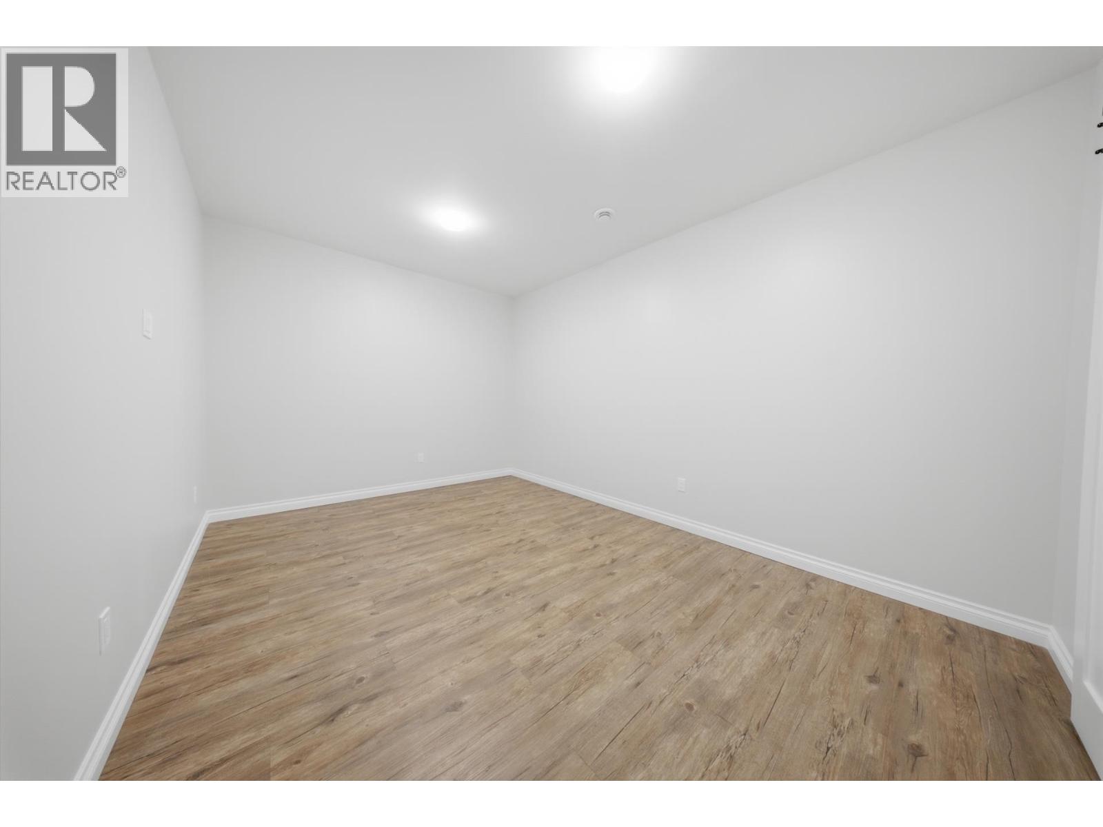 8142 87 AVENUE - 23