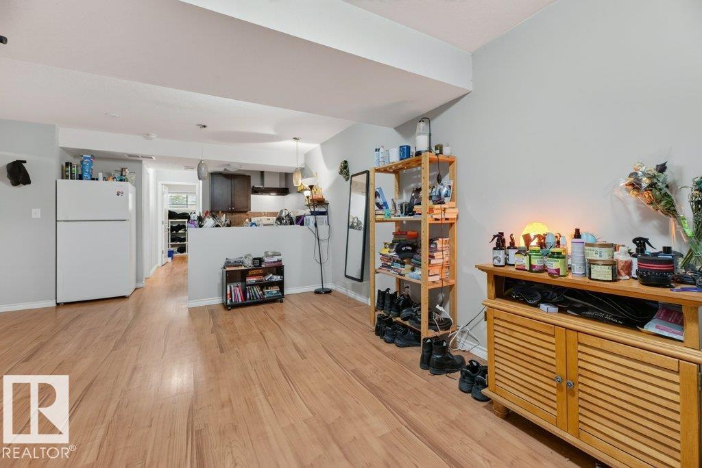 10724 72 AV NW - 22