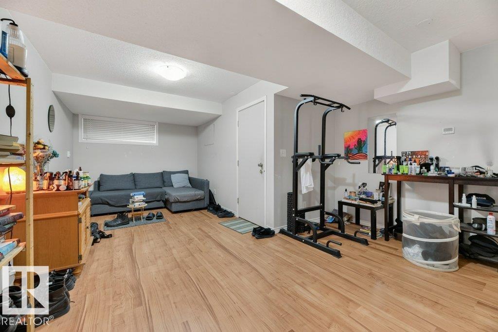 10724 72 AV NW - 23