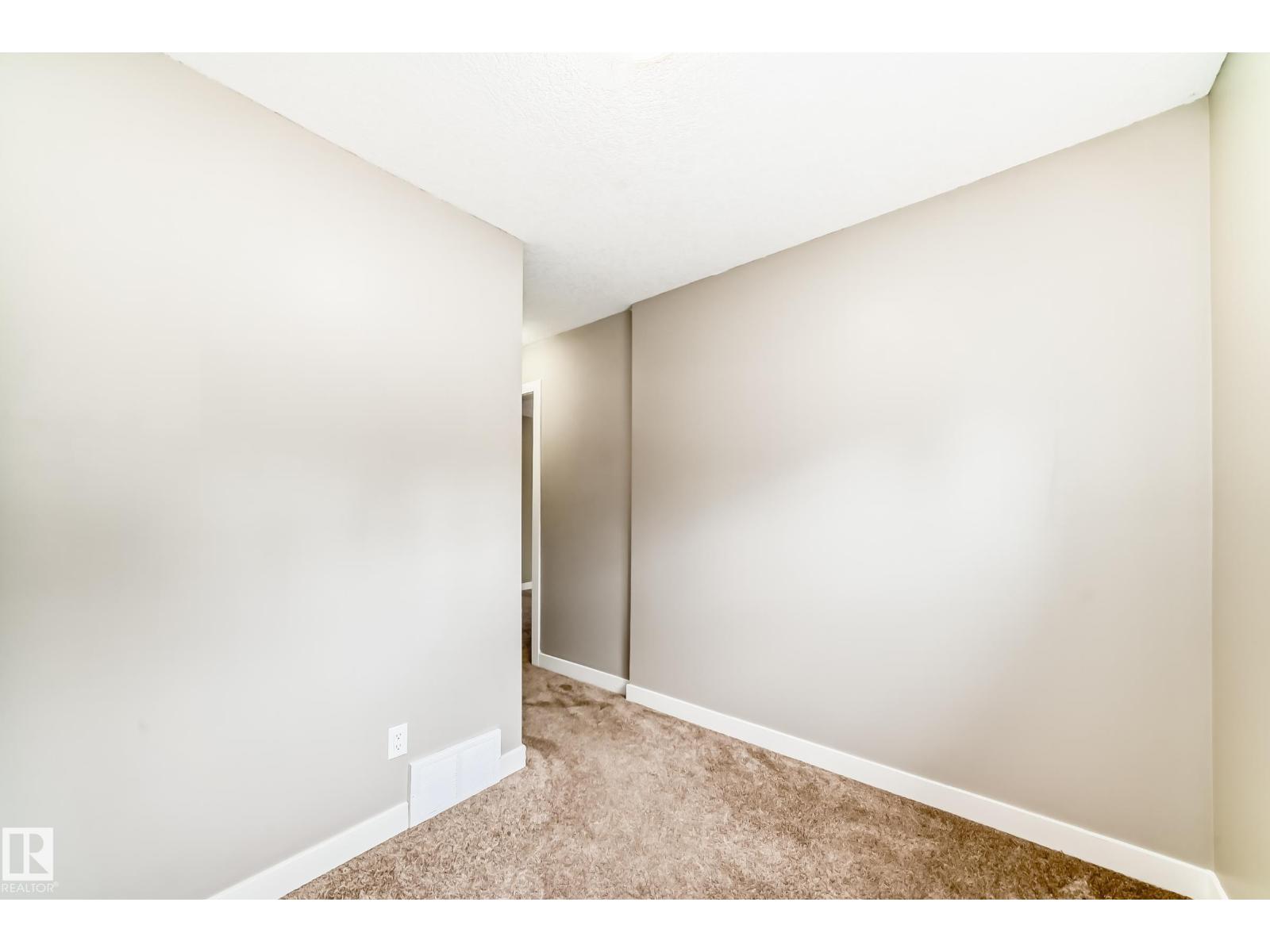 12118 125 ST NW - 29