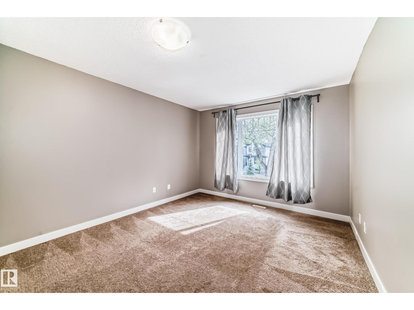 12118 125 ST NW - 32