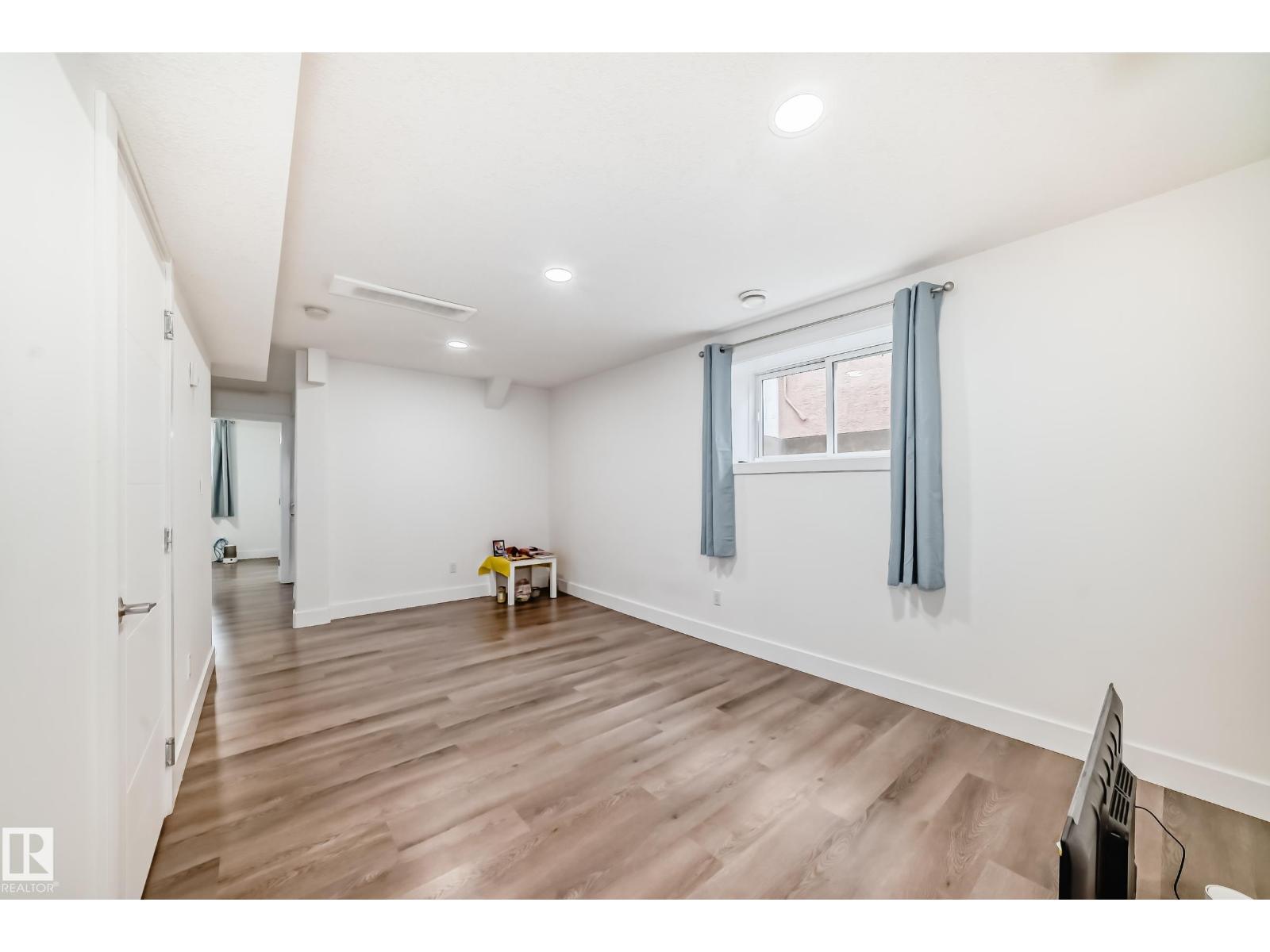 12118 125 ST NW - 37