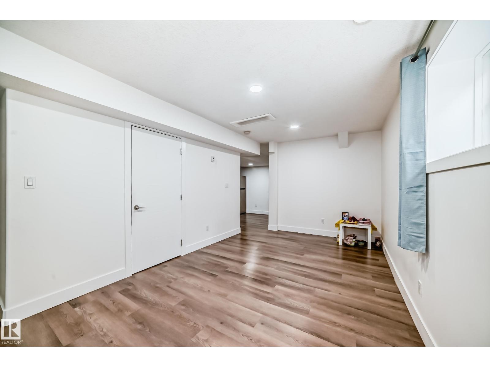 12118 125 ST NW - 38