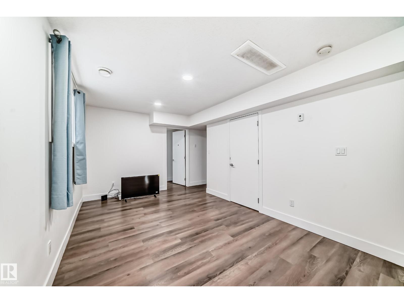 12118 125 ST NW - 39