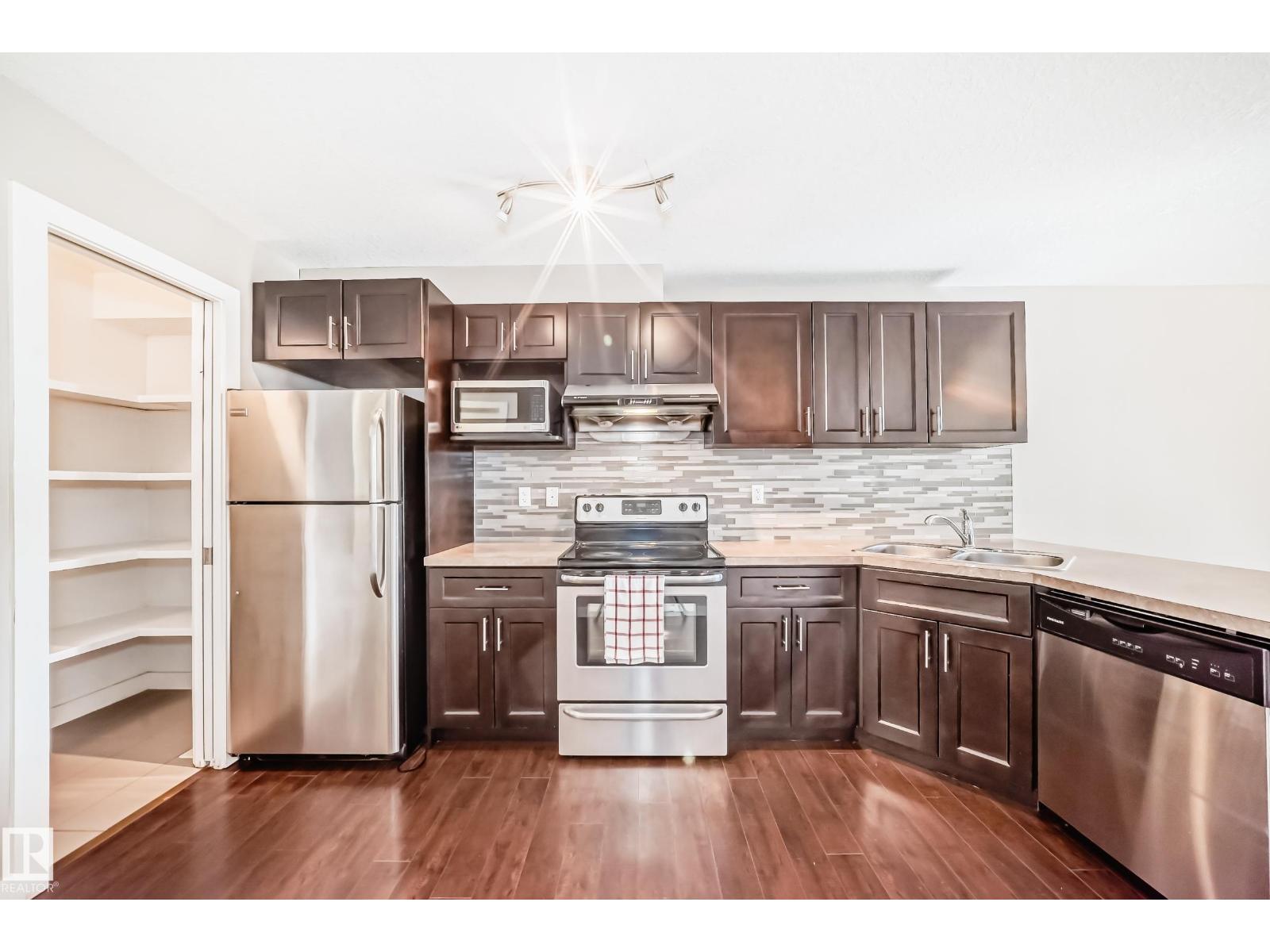 12118 125 ST NW - 4