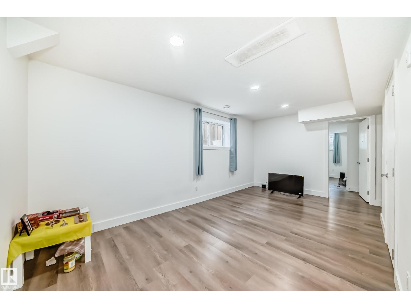 12118 125 ST NW - 41