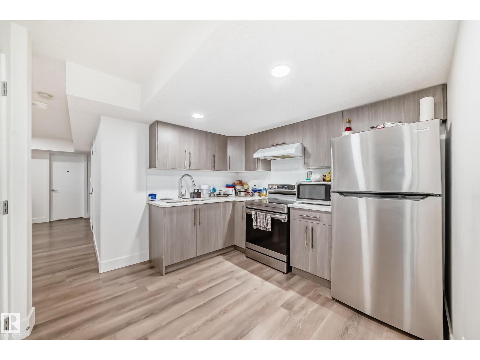 12118 125 ST NW - 42