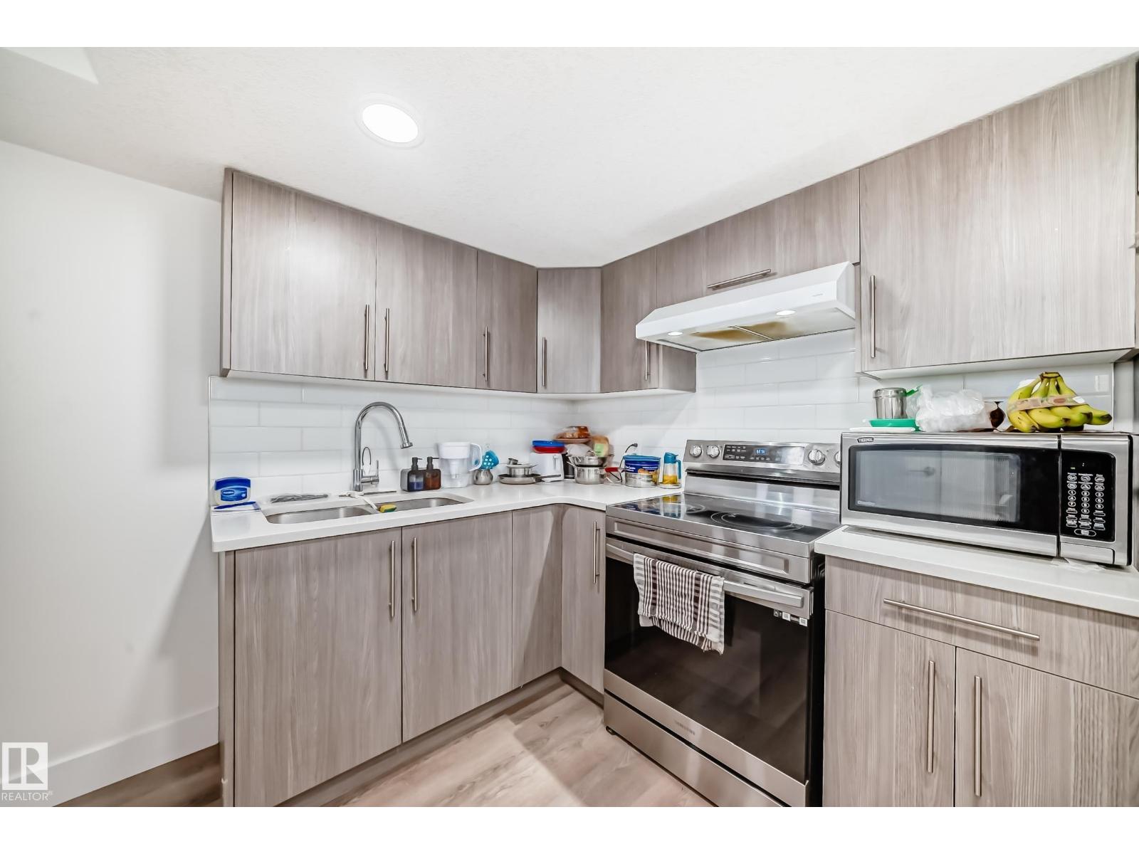12118 125 ST NW - 44