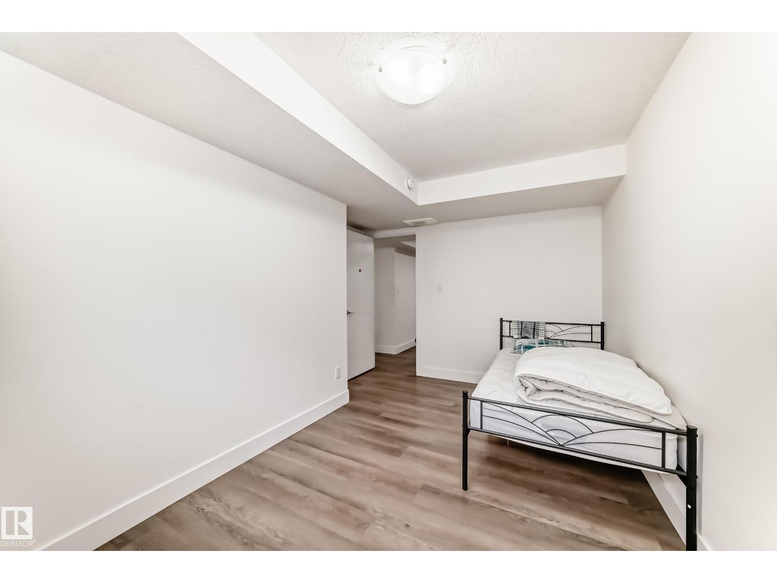 12118 125 ST NW - 46