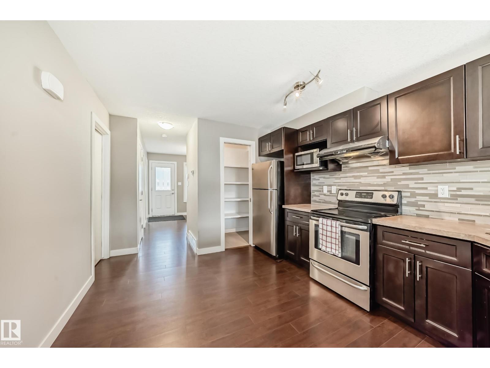 12118 125 ST NW - 5
