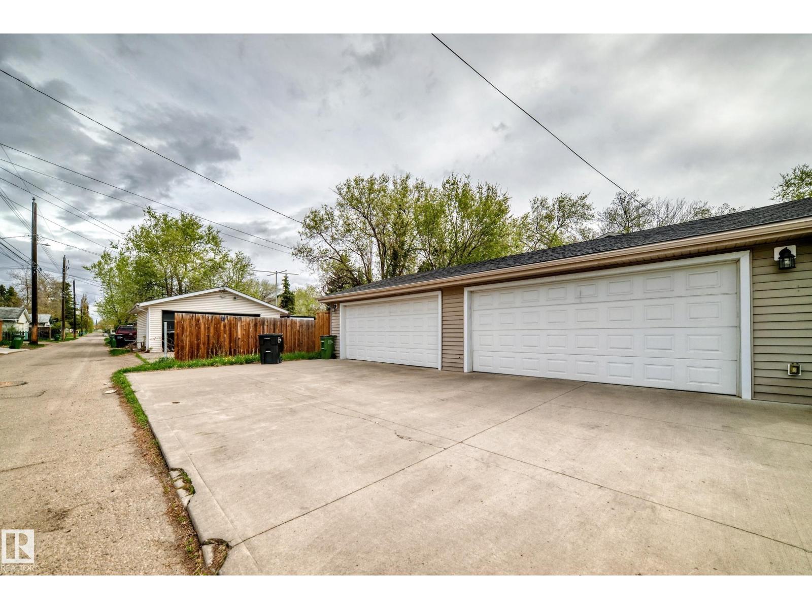 12118 125 ST NW - 55