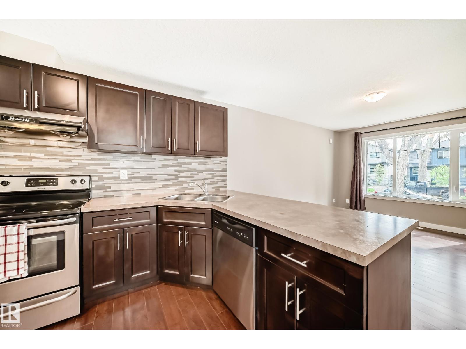 12118 125 ST NW - 6