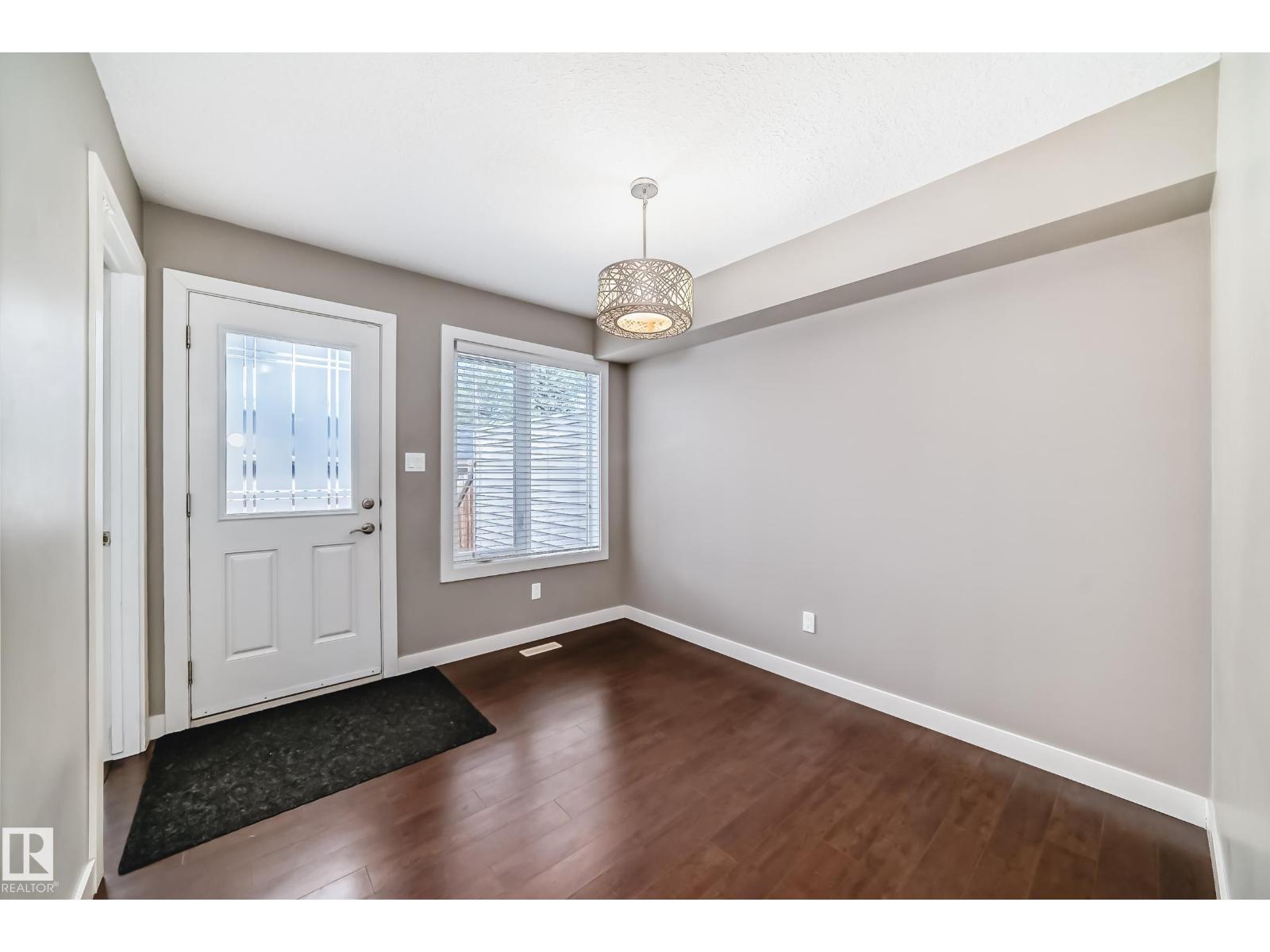 12118 125 ST NW - 8