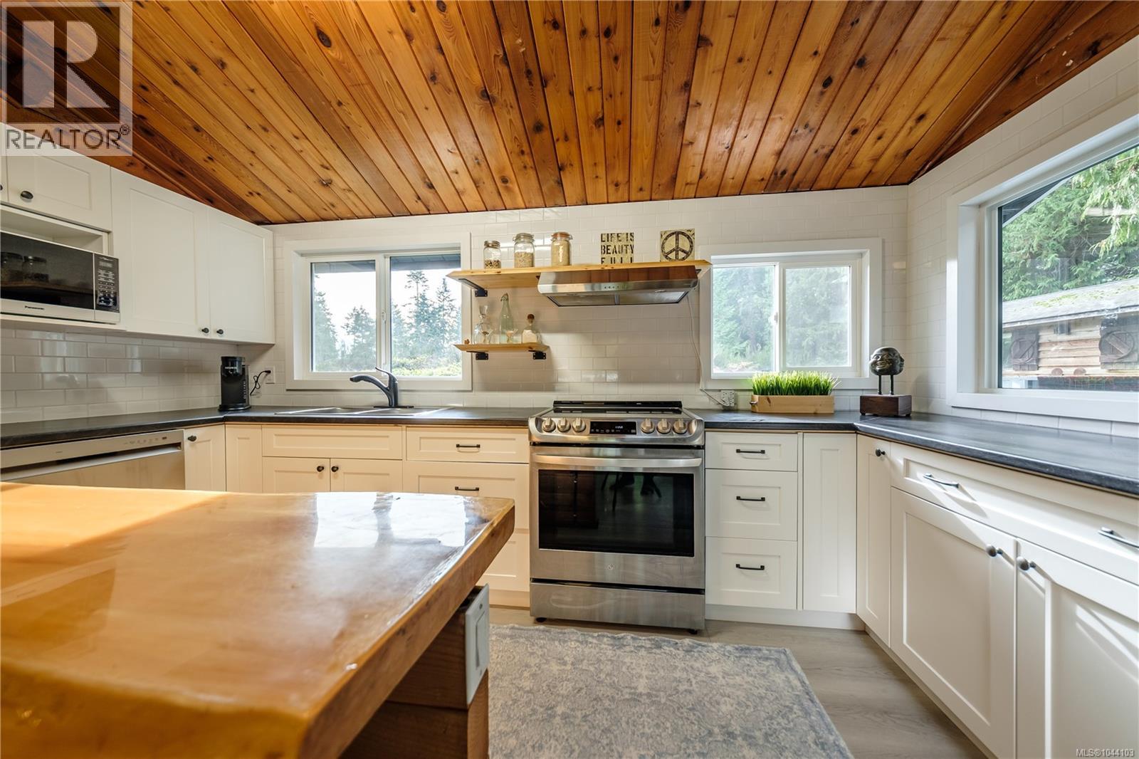 336 Hemlock Ave - 23