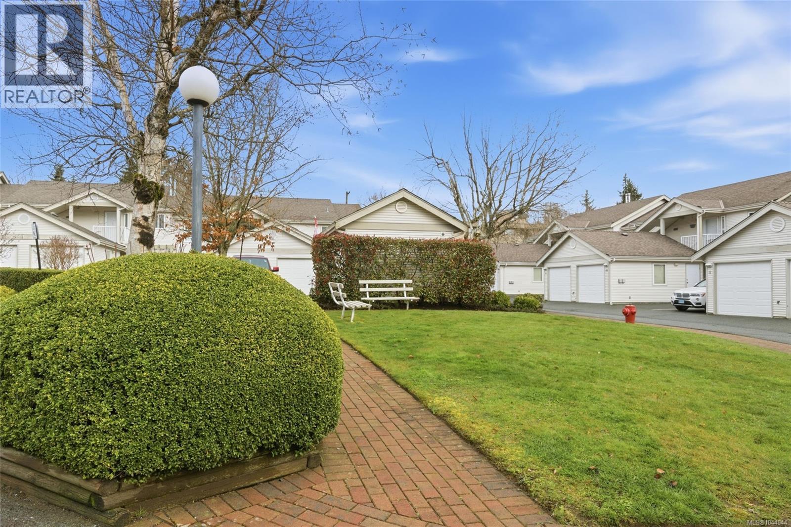 #9 571 Bradley St - 28