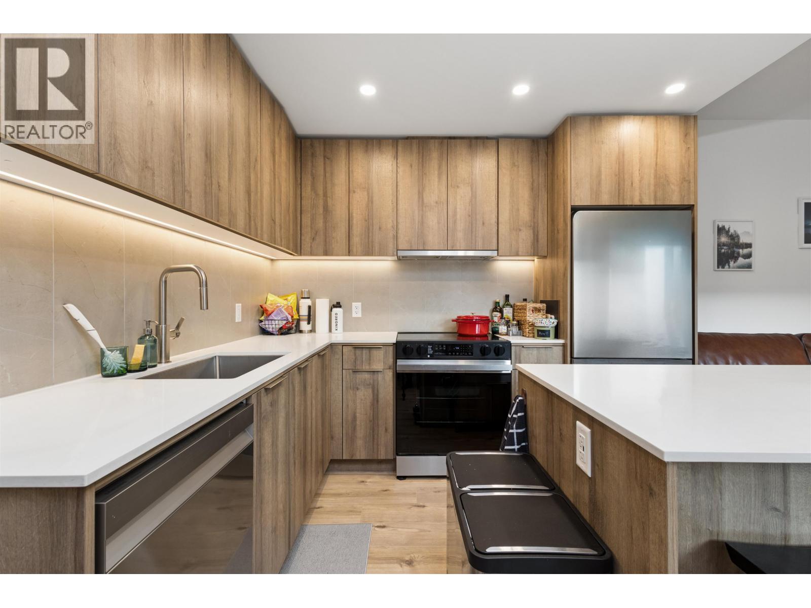 204 3596 MALSUM DRIVE, North Vancouver