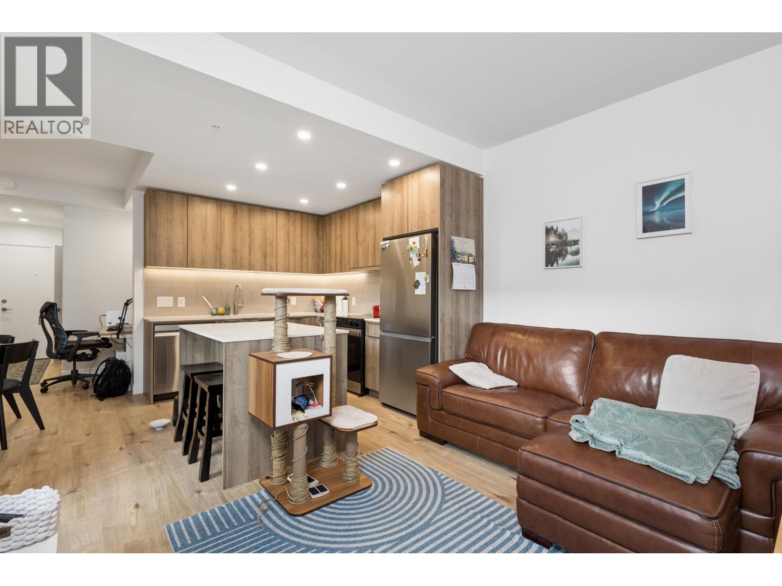 204 3596 MALSUM DRIVE, North Vancouver