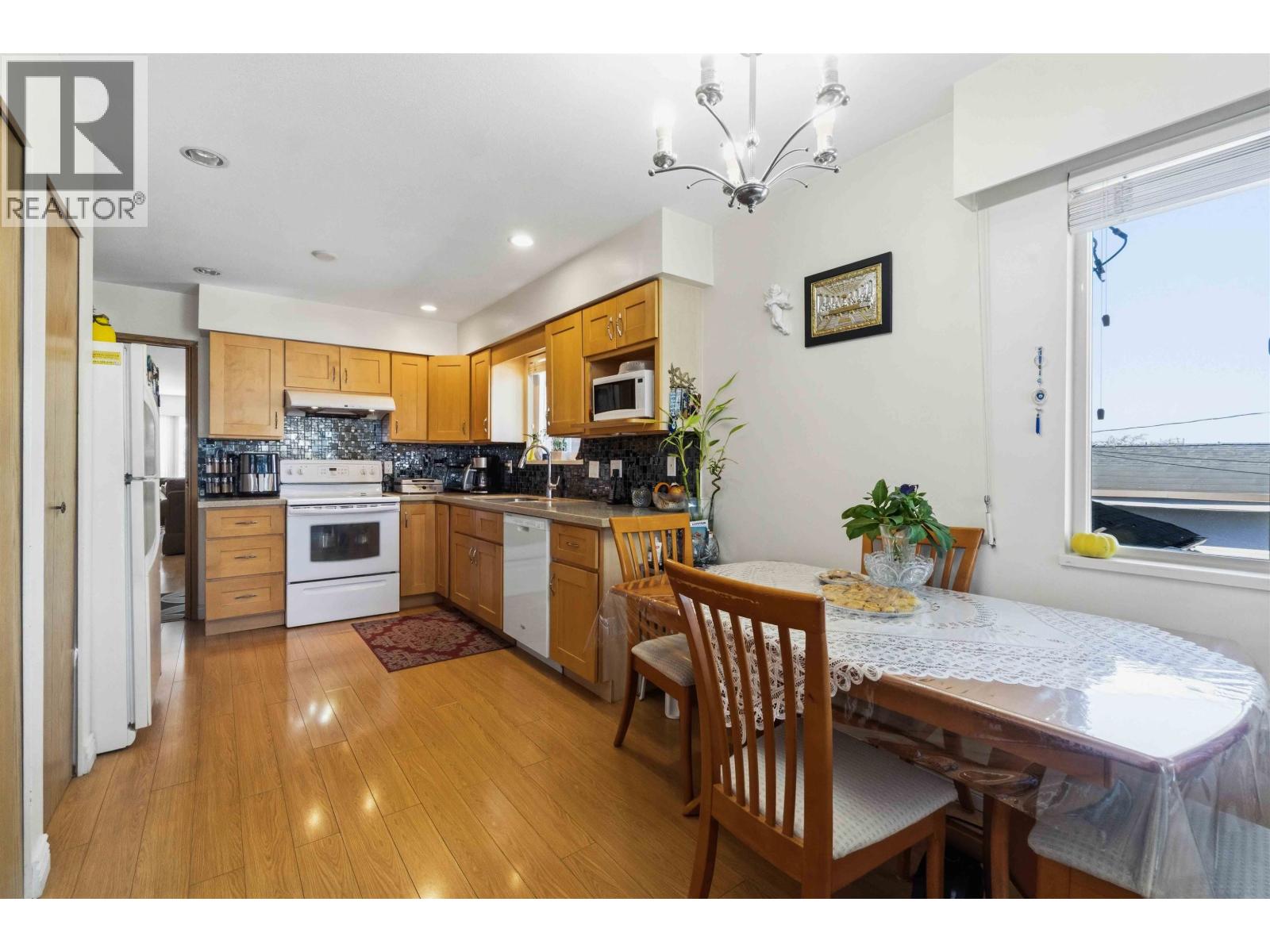 5 Bed, 3 Bath House for Sale in Vancouver – 549 E 56TH AVENUE, Vancouver – MLS# R3149539 - Image 9
