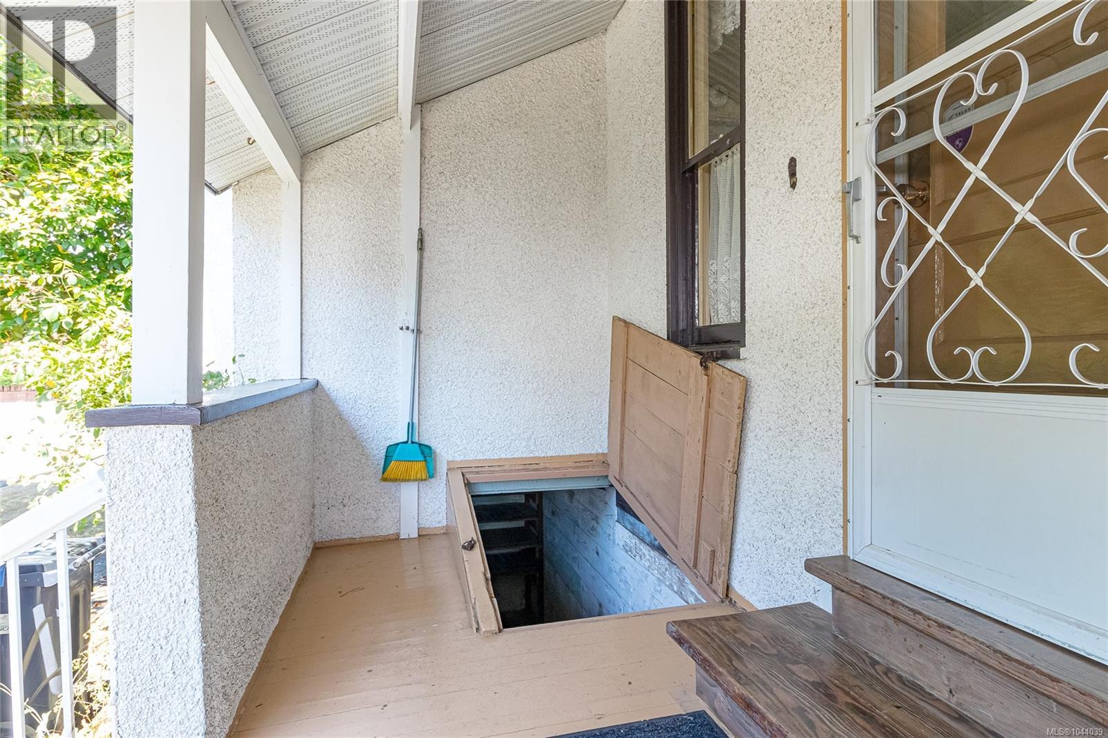 720 Marchmont Rd - 37