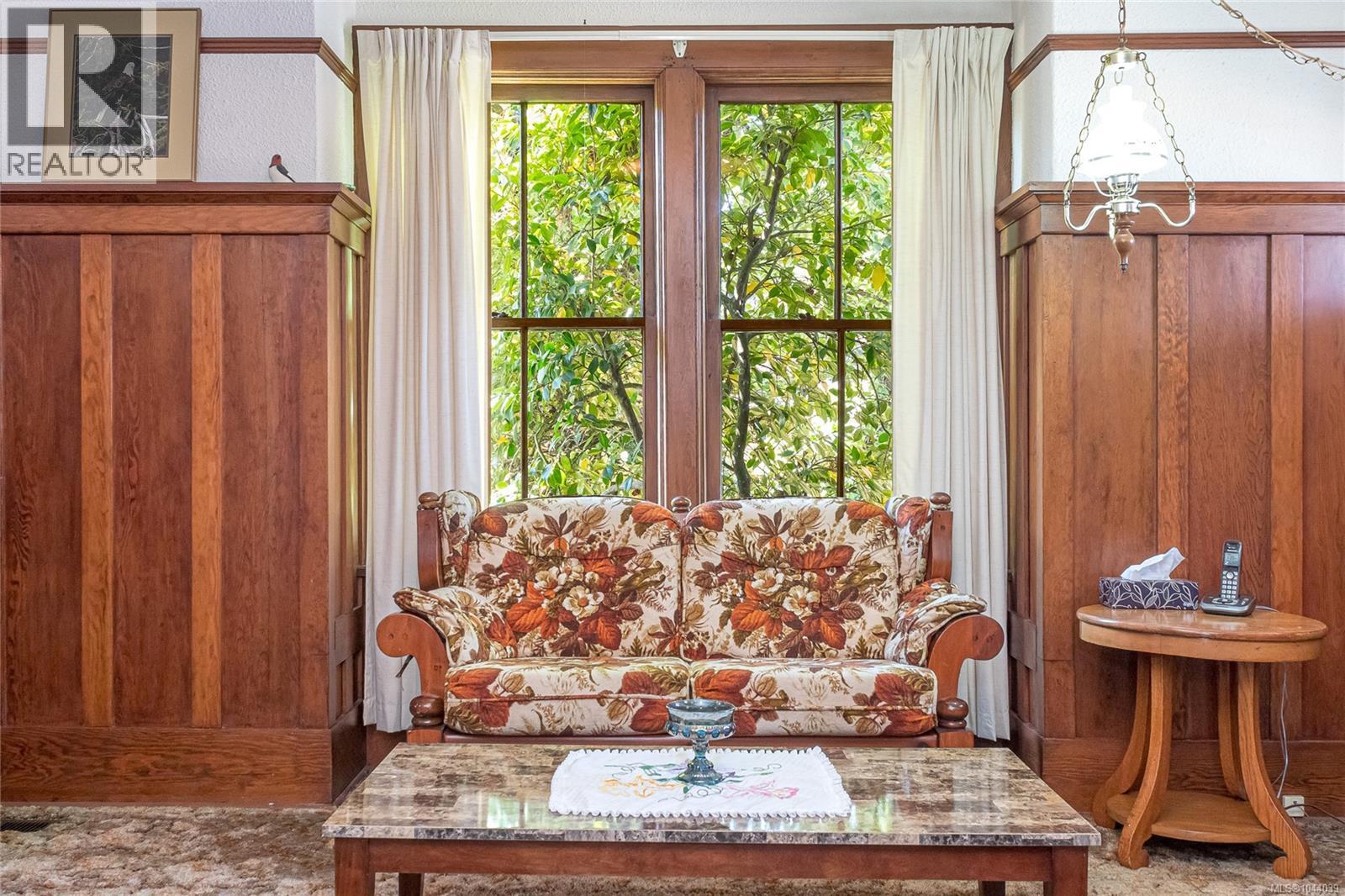 720 Marchmont Rd - 10