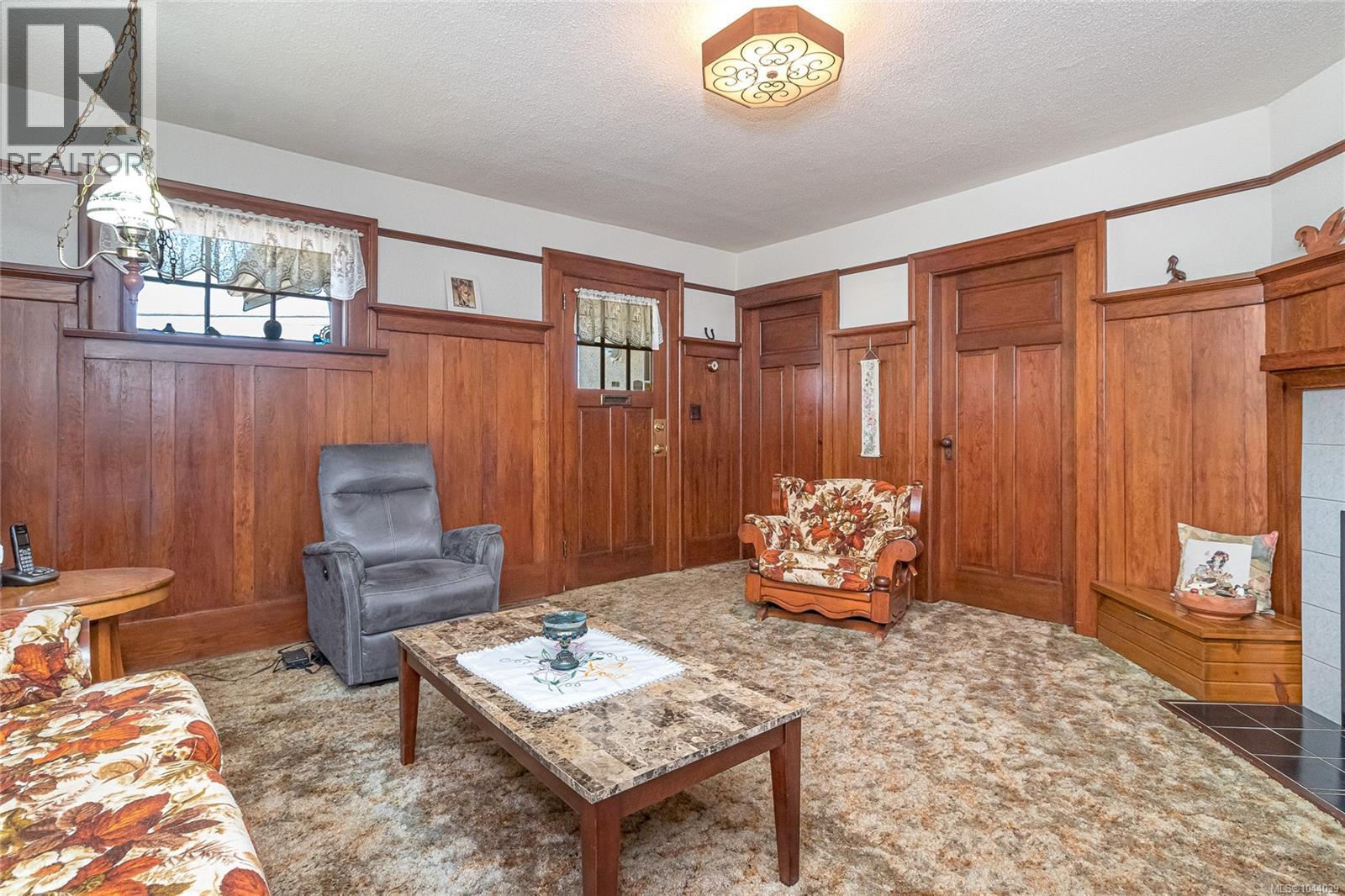 720 Marchmont Rd - 4