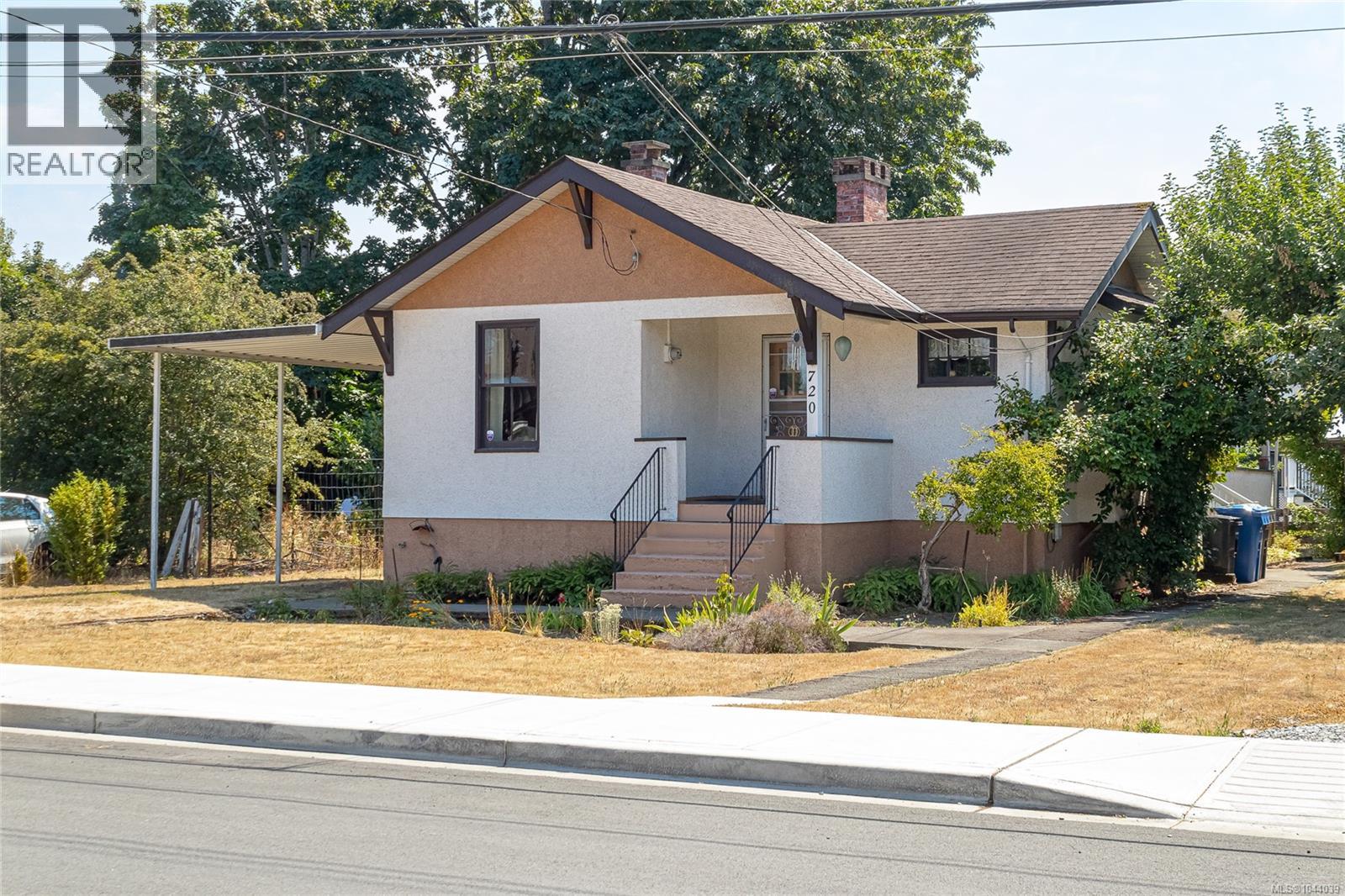 720 Marchmont Rd - 3