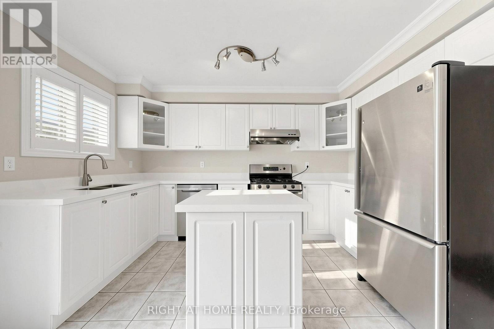 204 EVERETT STREET - 19