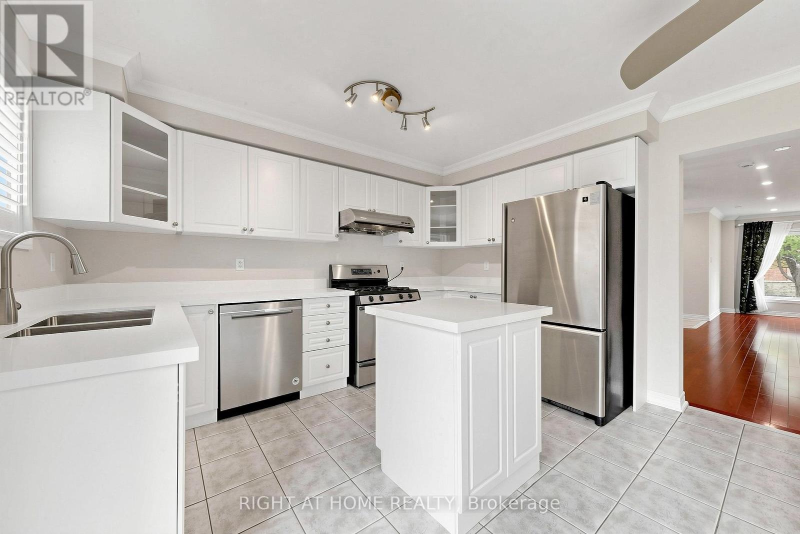 204 EVERETT STREET - 20