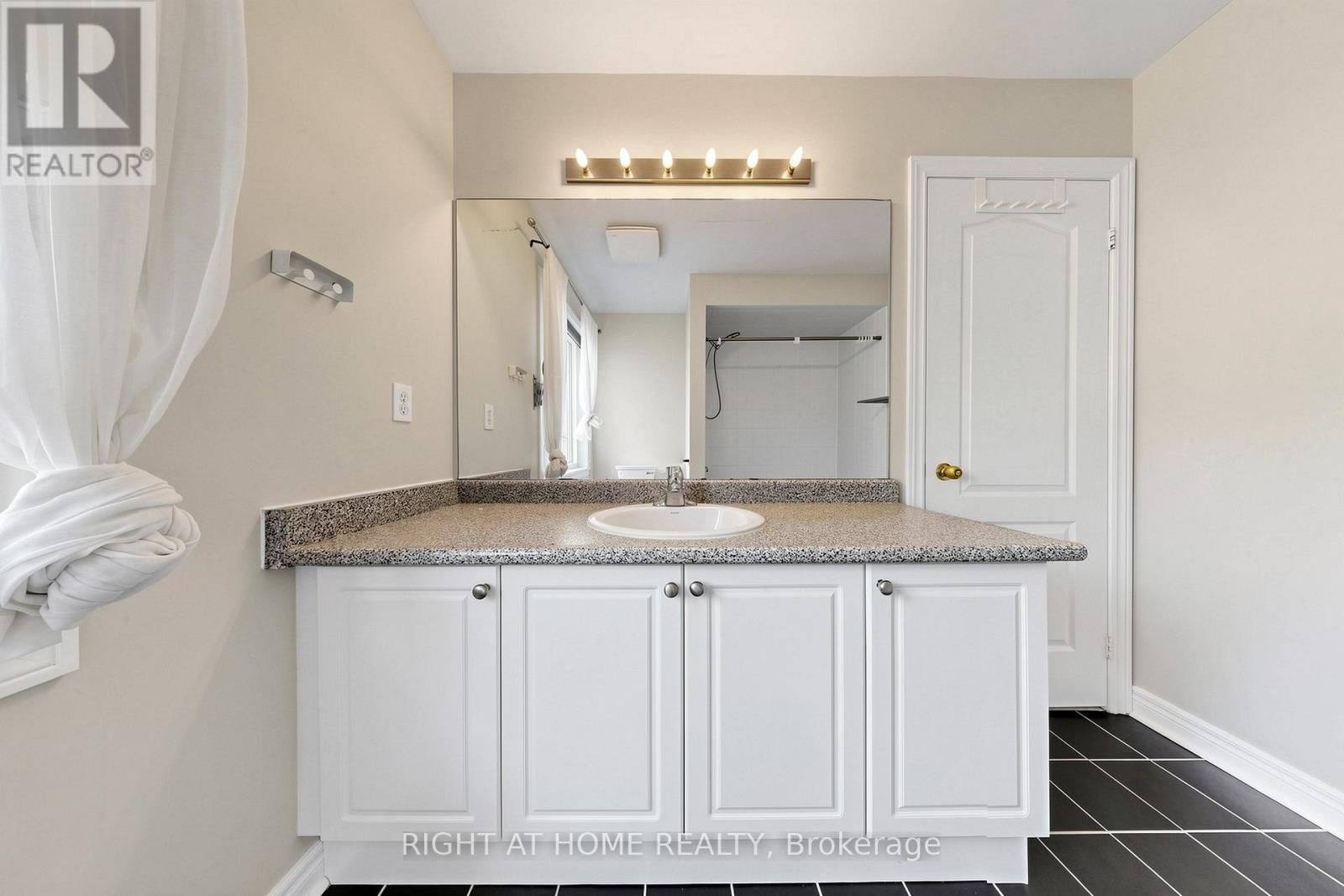 204 EVERETT STREET - 34