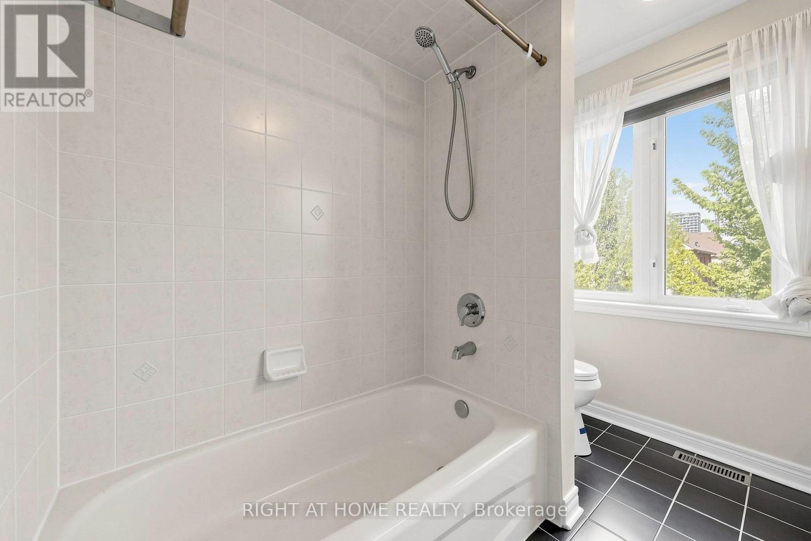 204 EVERETT STREET - 35