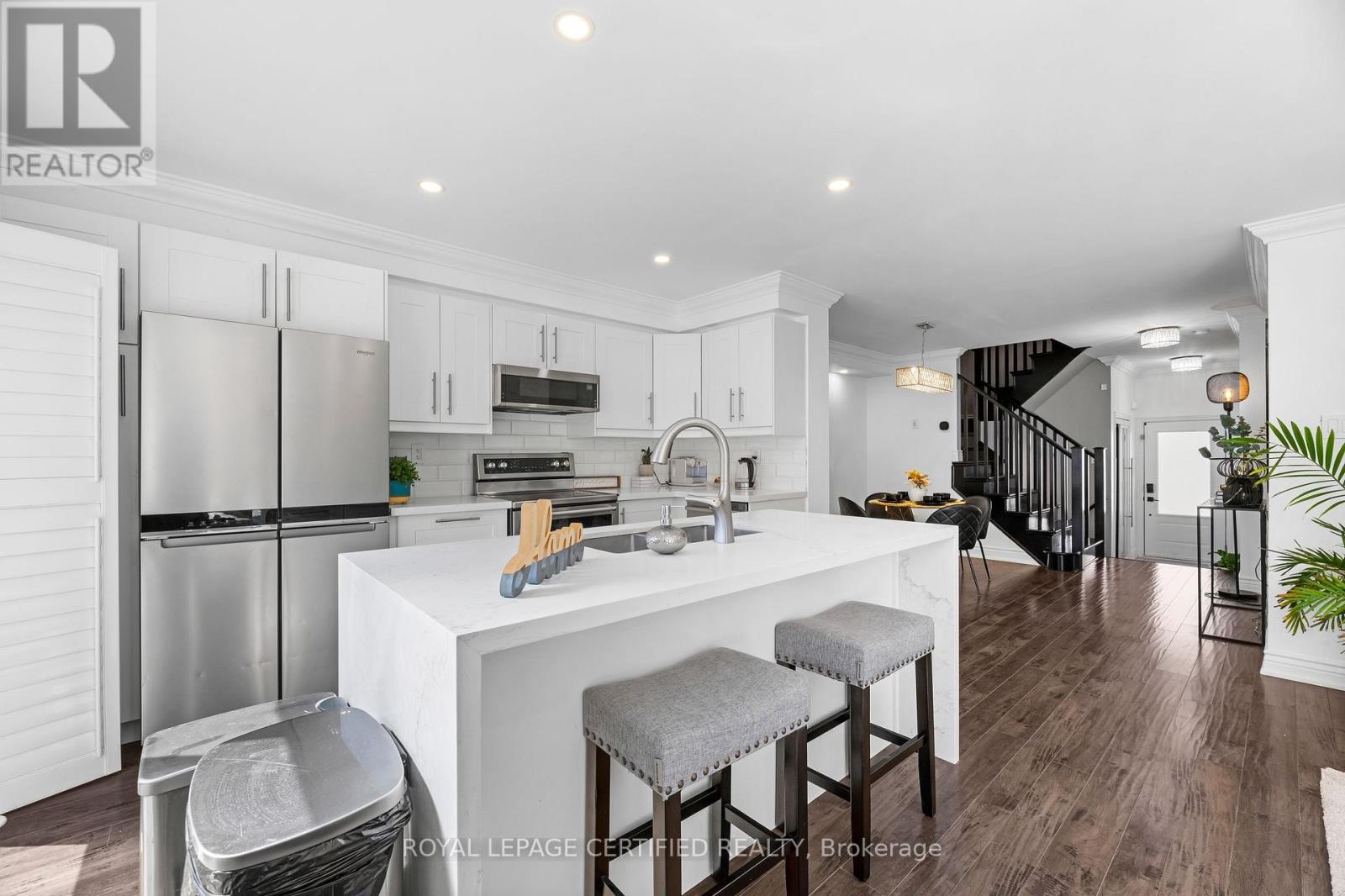 938 BURROWS GATE - 8