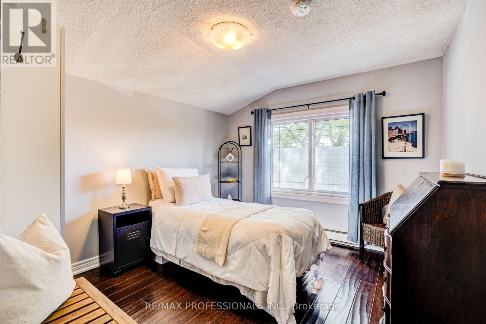 39 ROSEMEADE AVENUE - 19