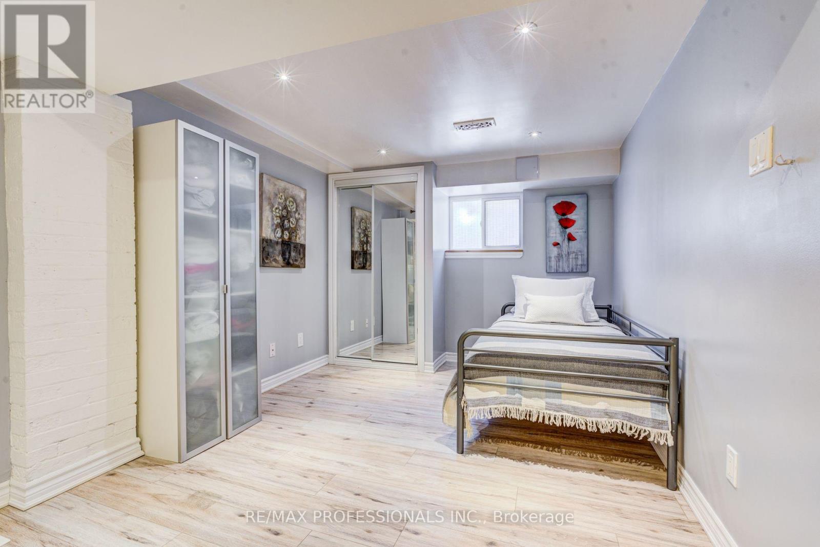 39 ROSEMEADE AVENUE - 30