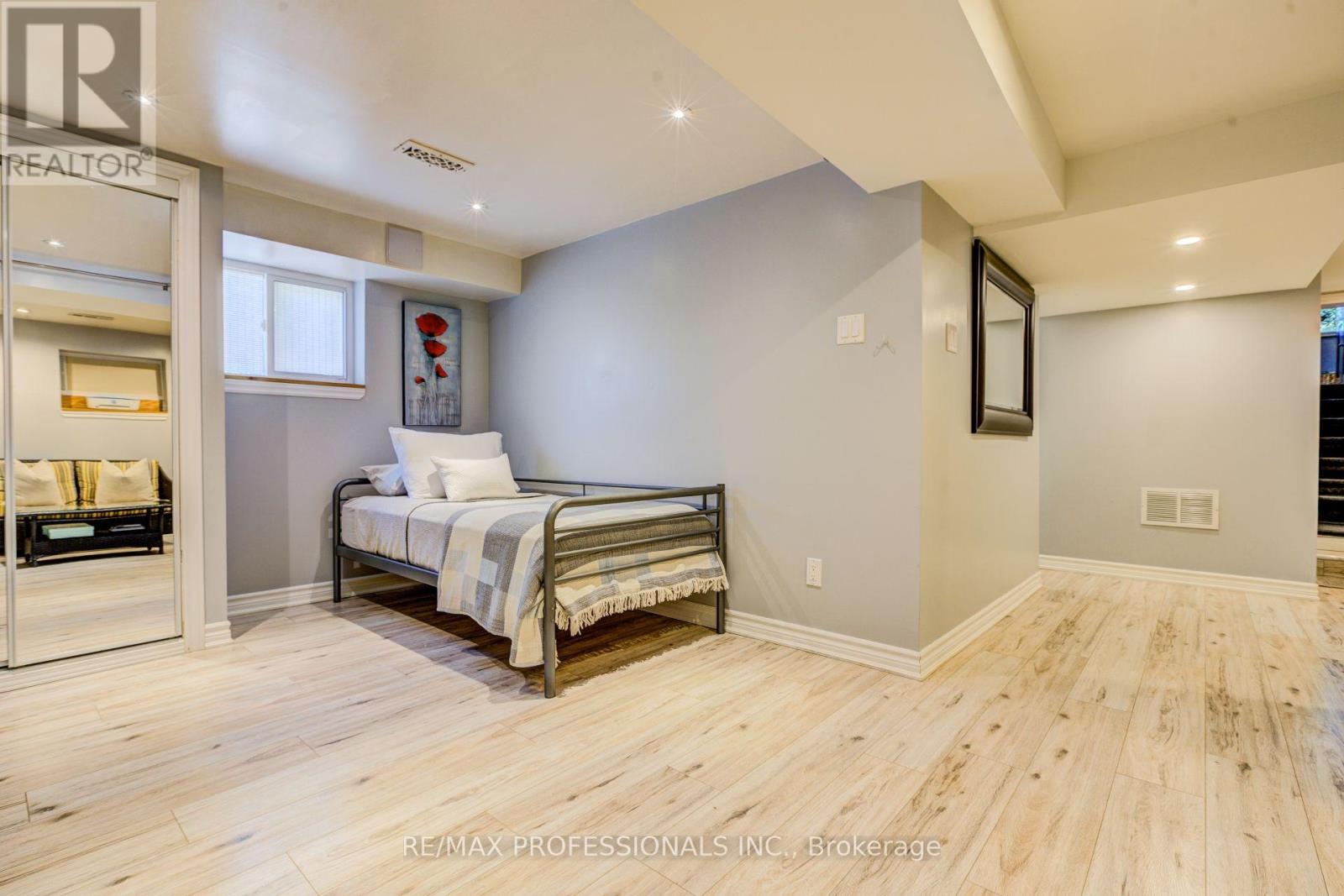 39 ROSEMEADE AVENUE - 31