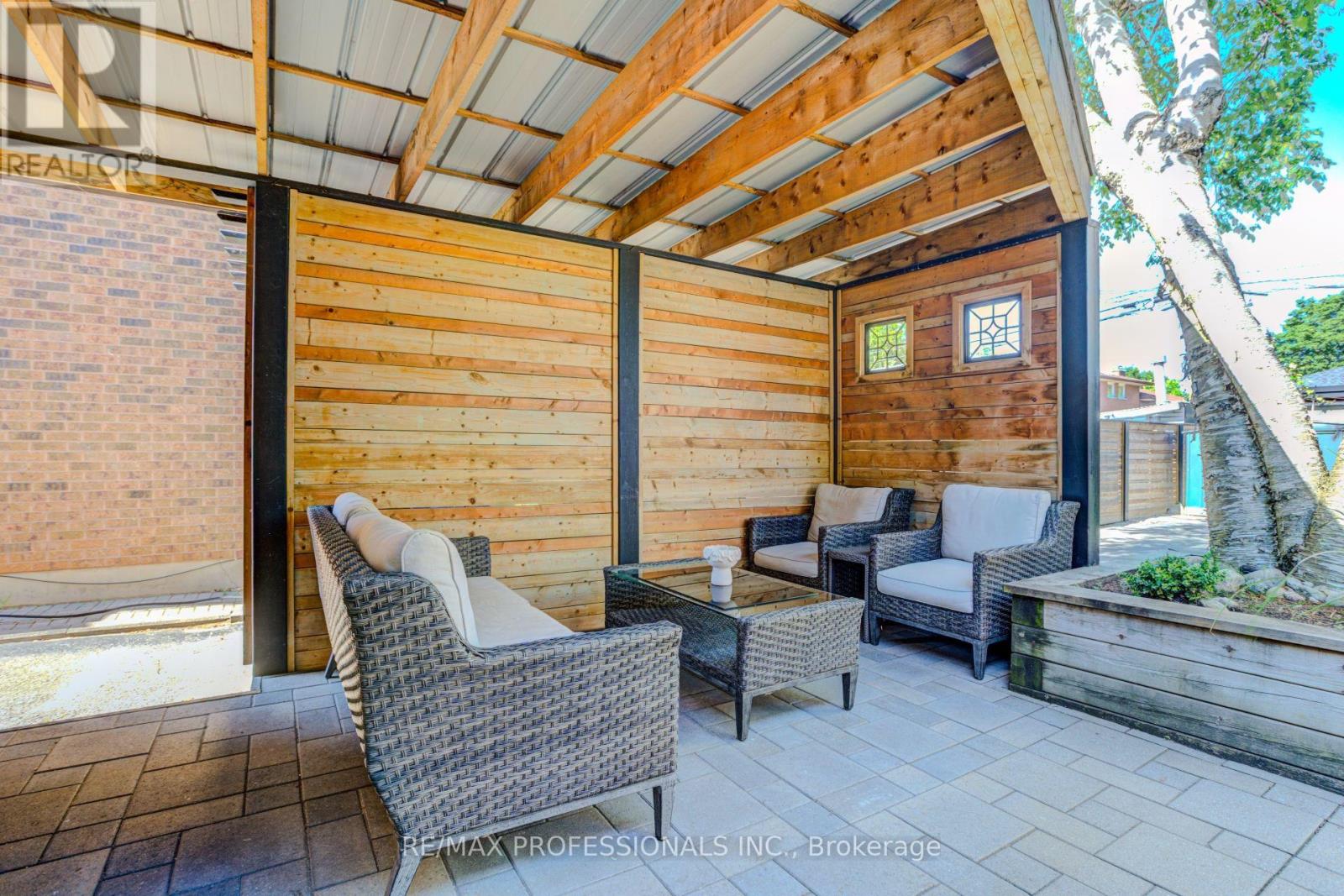 39 ROSEMEADE AVENUE - 40