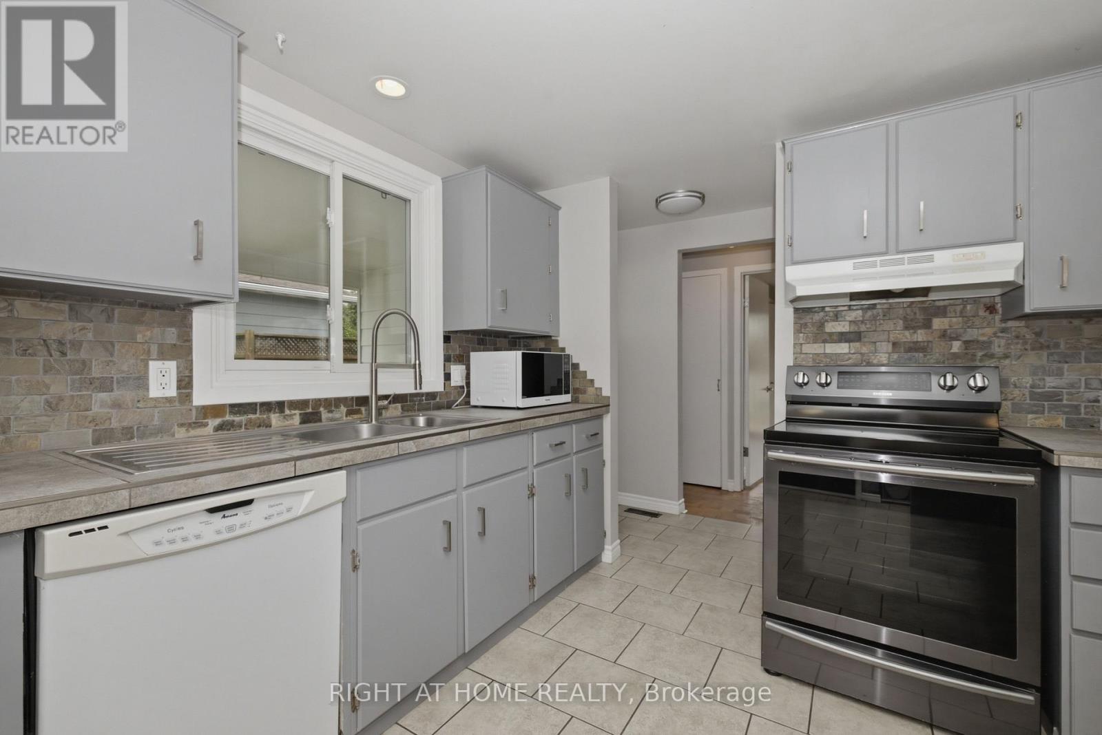 197 PINEDALE DRIVE - 9