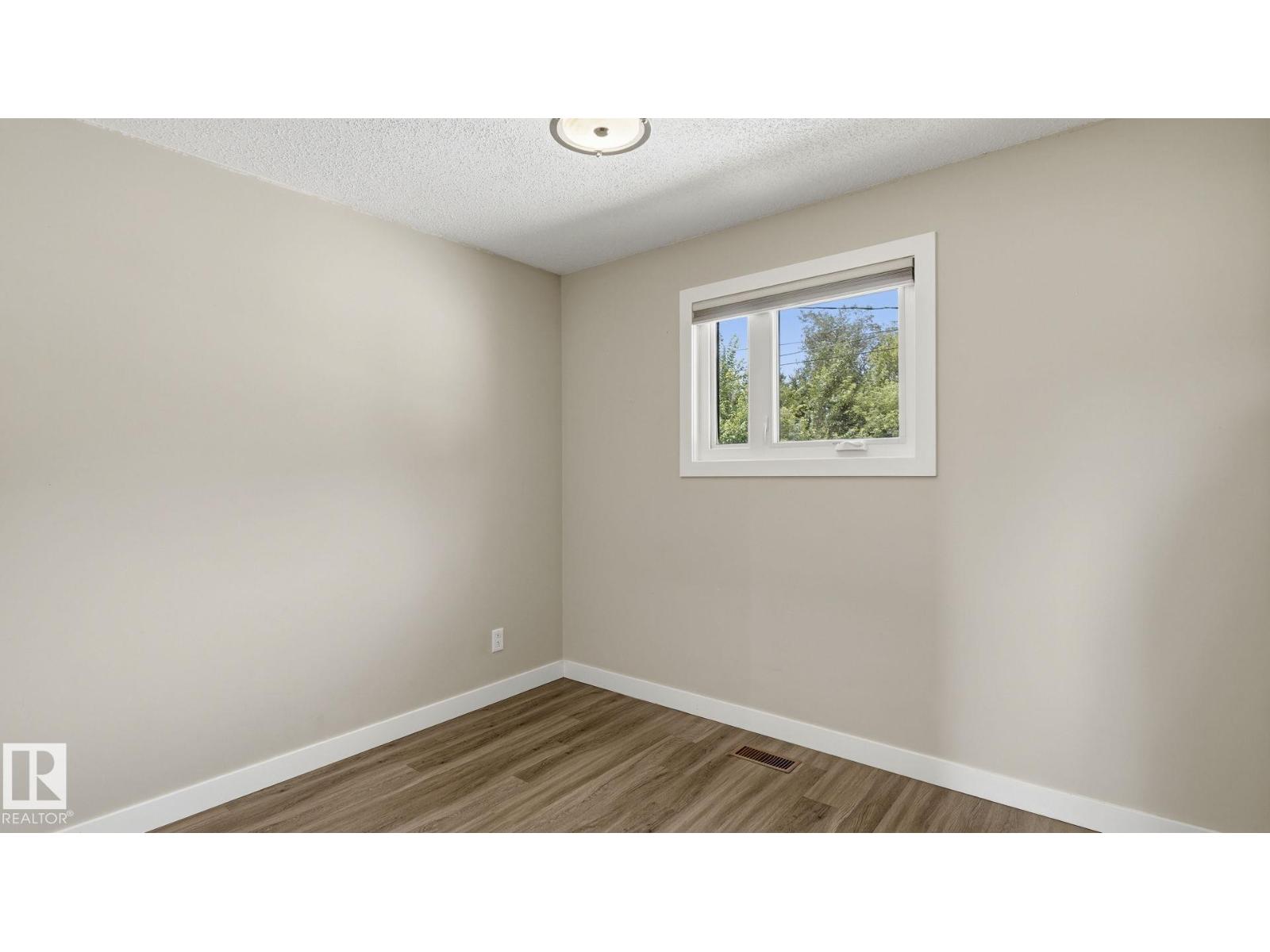 12002 39 ST NW - 15