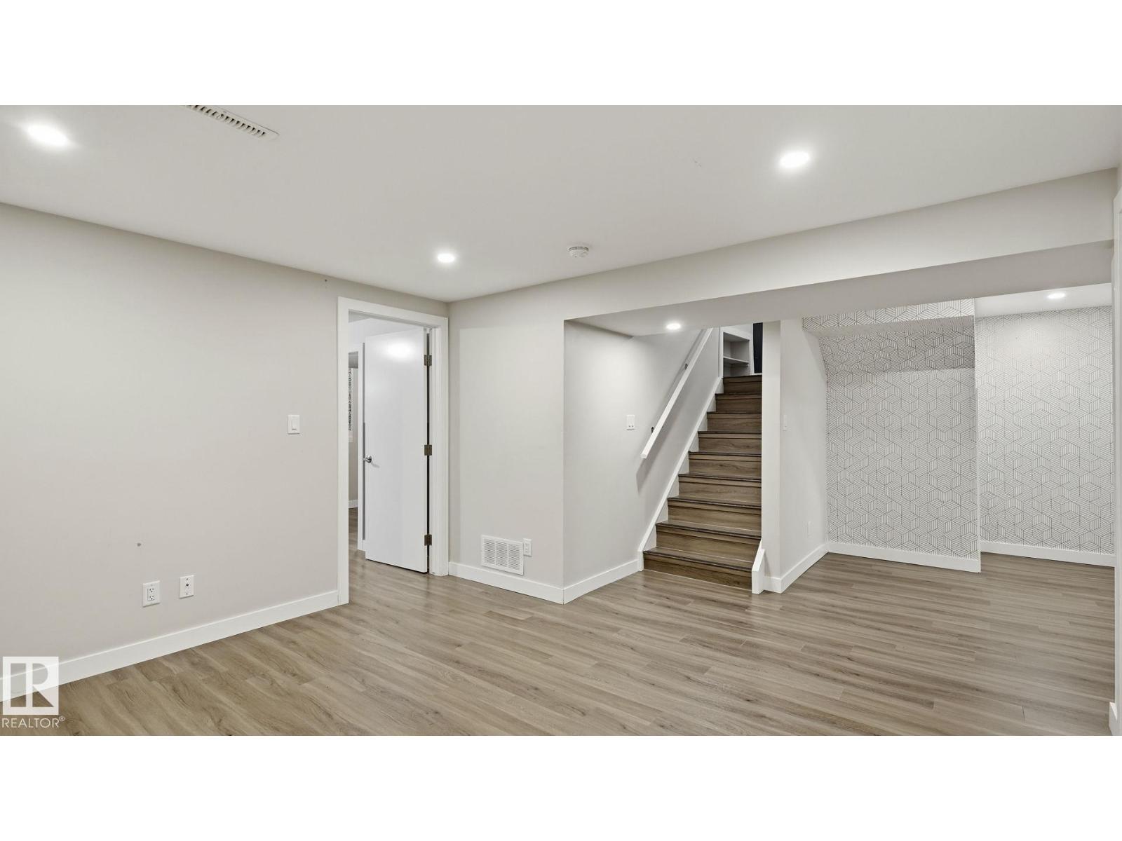 12002 39 ST NW - 19