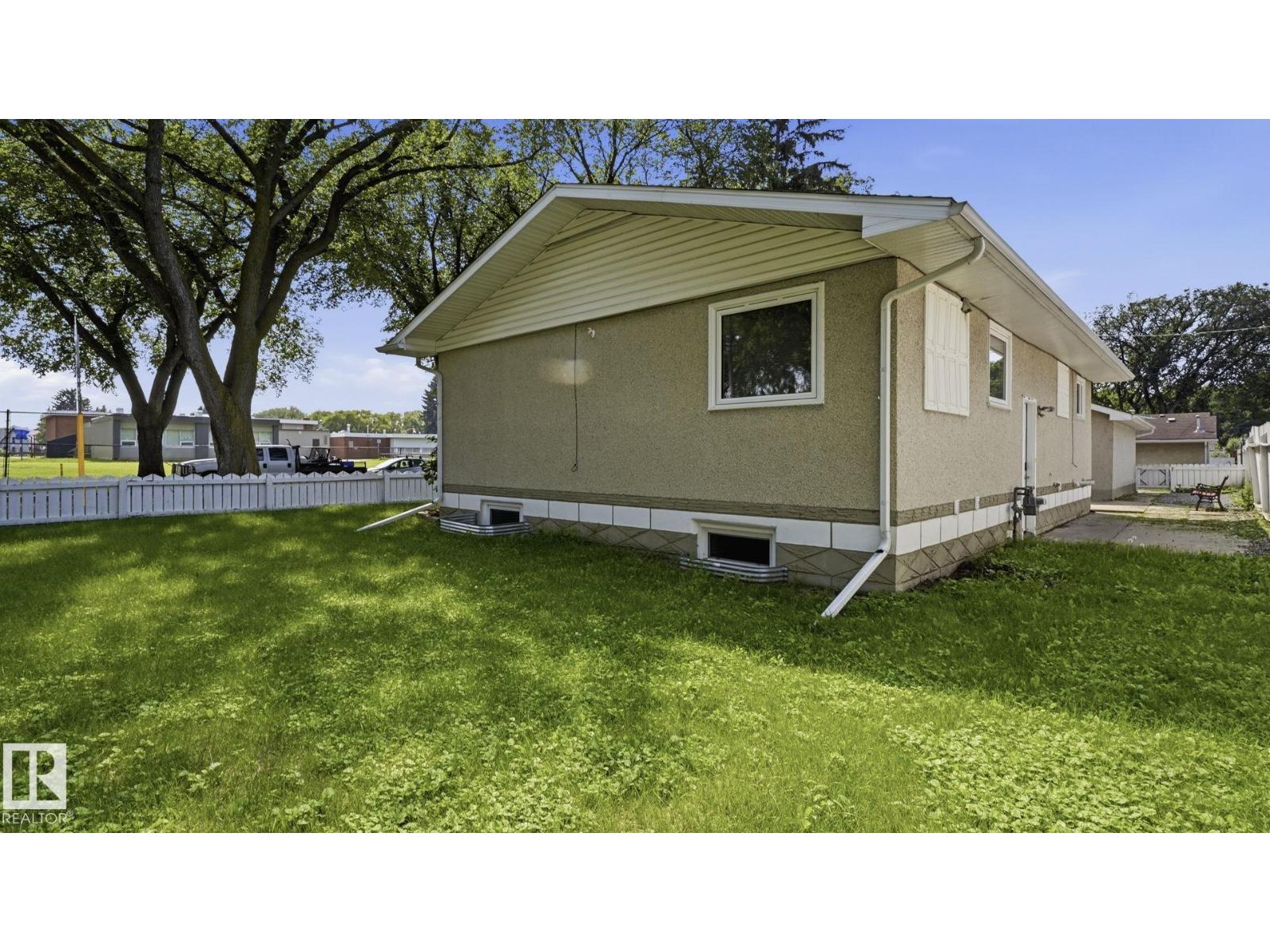 12002 39 ST NW - Image 31