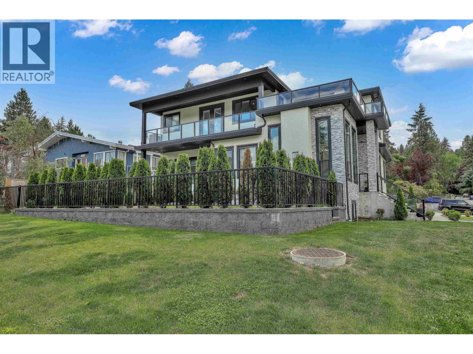 8 Bed, 9 Bath House for Sale in Port Coquitlam – 1938 CONNAUGHT AVENUE, Port Coquitlam – MLS# R3130908 - Image 13
