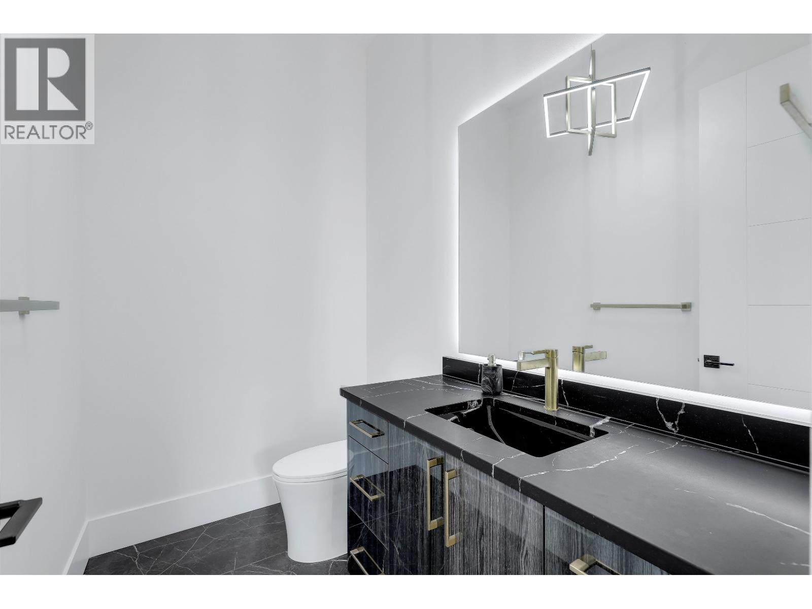 8 Bed, 9 Bath House for Sale in Port Coquitlam – 1938 CONNAUGHT AVENUE, Port Coquitlam – MLS# R3130908 - Image 31