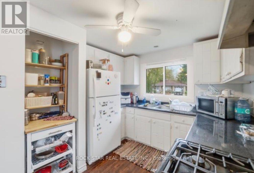 402 MIDWOOD CRESCENT - 3
