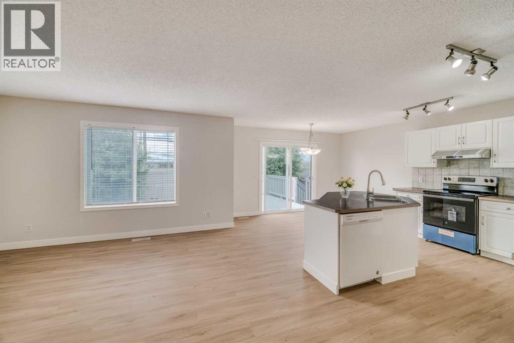 130 Somerglen Way SW - 12