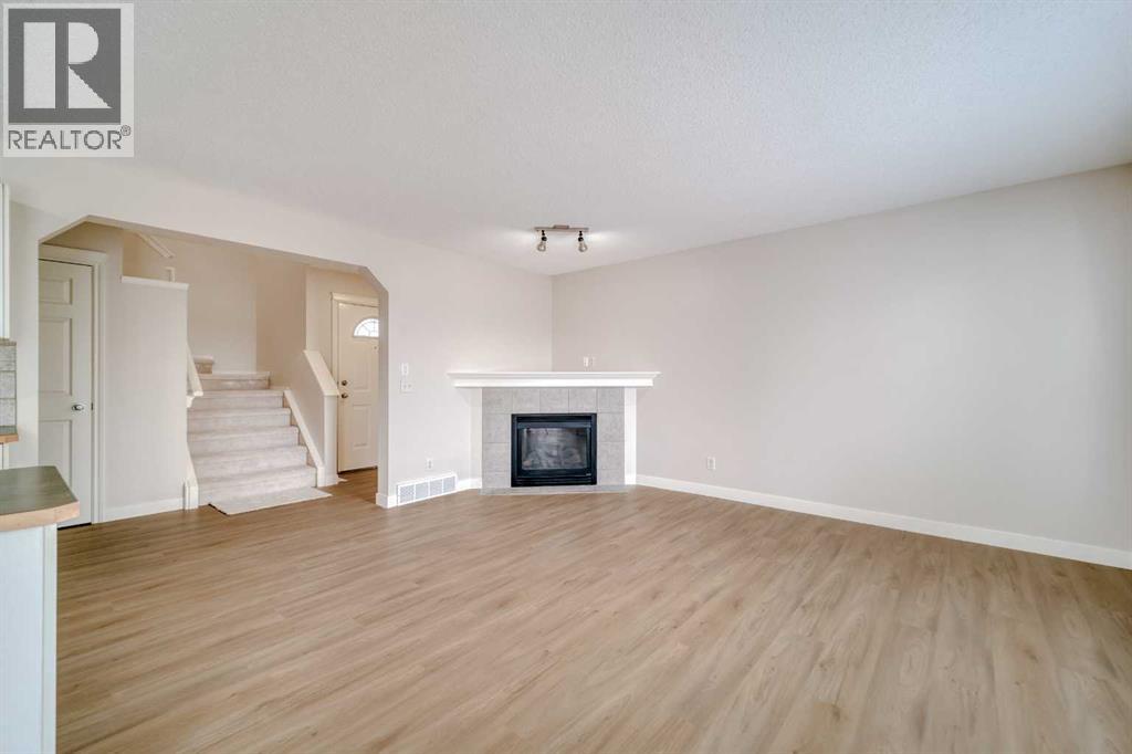 130 Somerglen Way SW - 14