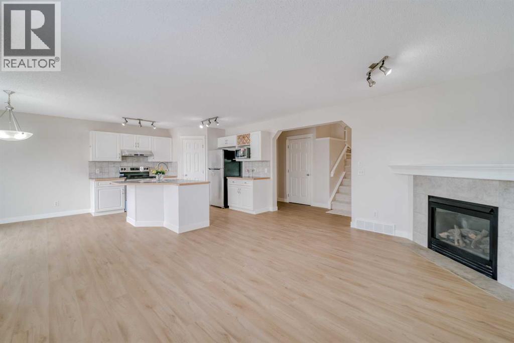 130 Somerglen Way SW - 15