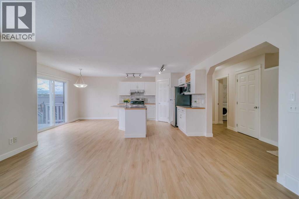 130 Somerglen Way SW - 16