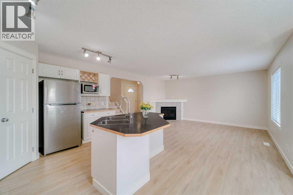 130 Somerglen Way SW - 18