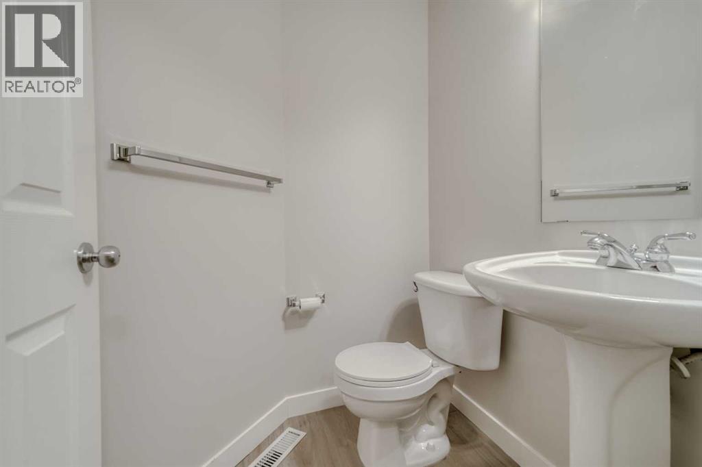 130 Somerglen Way SW - 22